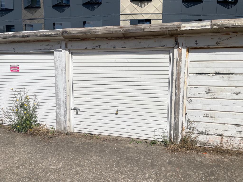 Lot: 121 - FREEHOLD LOCK-UP GARAGE NEAR CITY WALLS - Garage 6